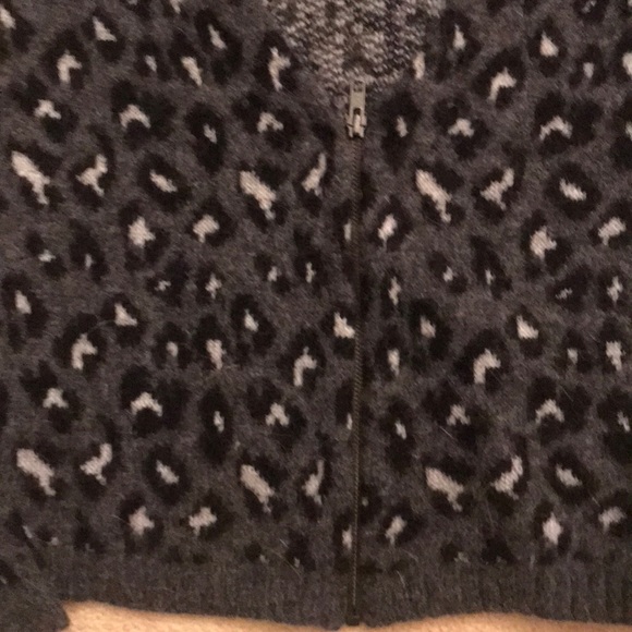 NWT REDUCED TO SELL🎉❣️ Ella Moss zip angora knit zip cardigan Grey leopard print - Picture 10 of 14